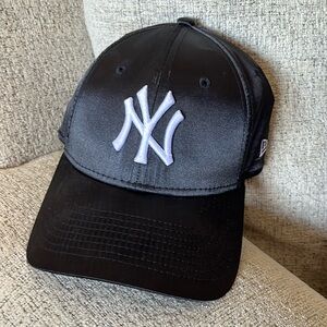 New Era Women’s Satin NY Yankees Cap - Black Great condition